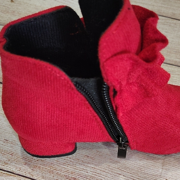 Chic Red Ankle Boots with Bow Accent - Picture 7 of 7